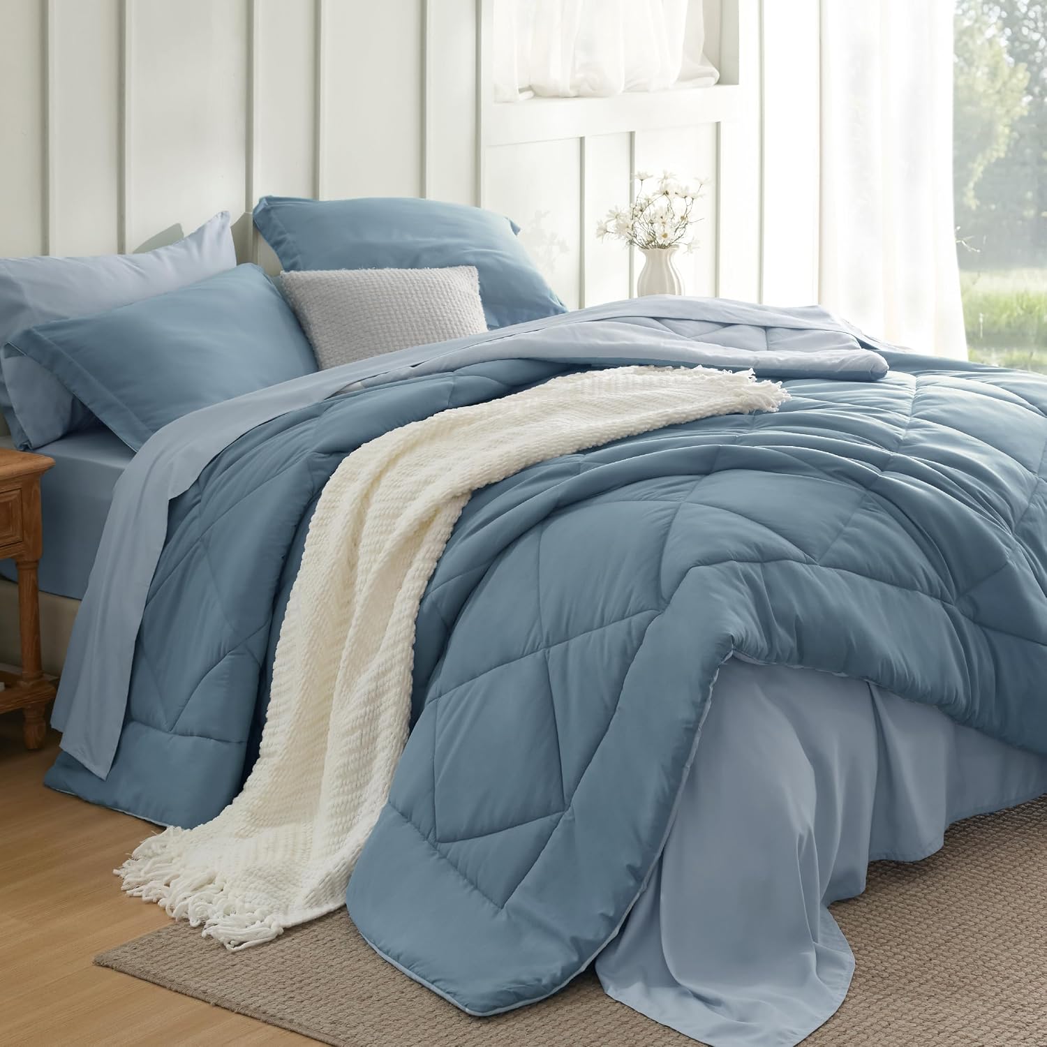 Bedsure All-Season Queen Down Alternative Comforter Bedding Duvet